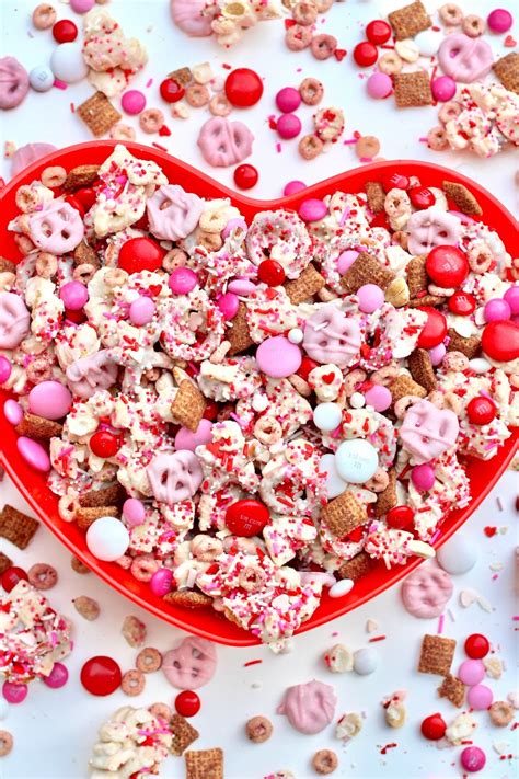 valentine-sweetheart-snack-mix-the-bakermama image