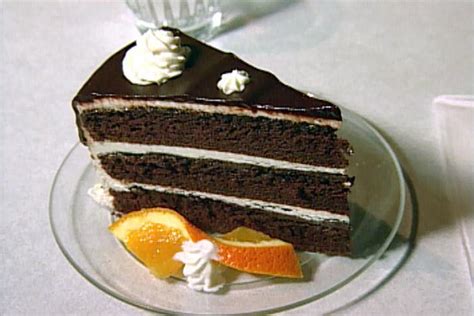 chocolate-fudge-cake-with-vanilla-buttercream image