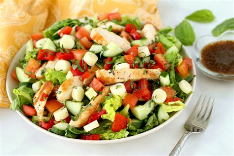 margherita-grilled-chicken-salad-hungry-girl image