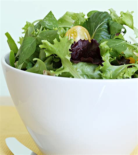 everyday-leafy-green-salad-recipe-food-style image