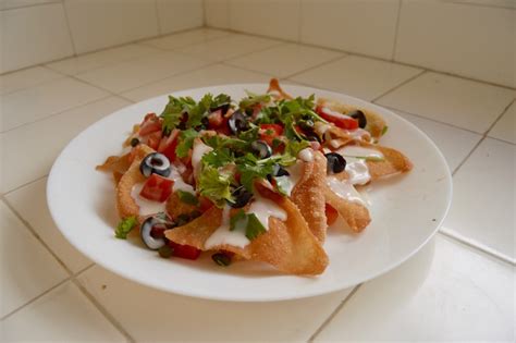 how-to-make-copycat-johnny-carinos-italian-nachos image