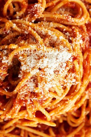 how-to-make-the-ultimate-spaghetti-with-red-sauce image