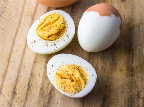 how-to-peel-hard-boiled-eggs-cooking-school-food image