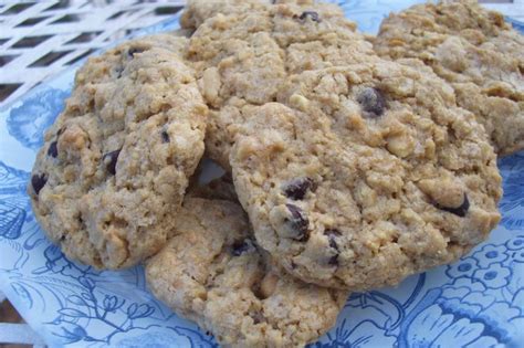 yummy-oatmeal-chocolate-chip-cookies image