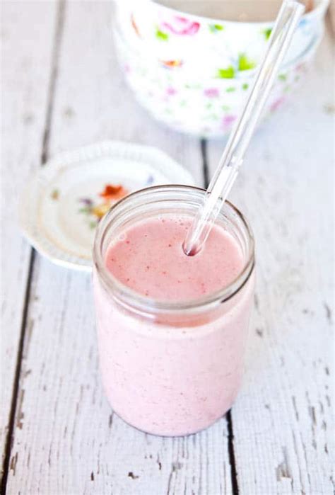 strawberries-and-cream-smoothie-averie-cooks image