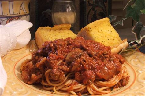 hearty-homemade-italian-spaghetti-sauce image