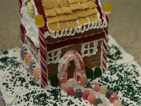 quick-and-easy-gingerbread-house-food-network image