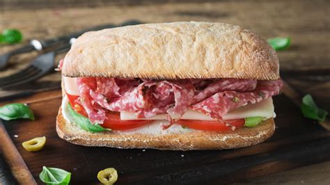 13-of-the-most-authentic-italian-sandwiches-that-are-made-in-italy image
