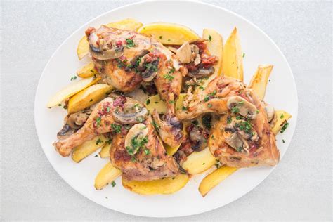 hunters-chicken-with-tomatoes-and-mushrooms-the image