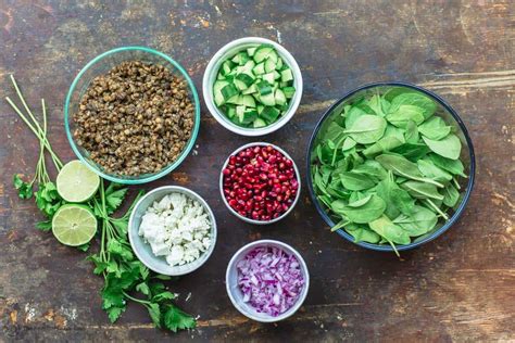 mediterranean-lentil-salad-healthy-bright-the image