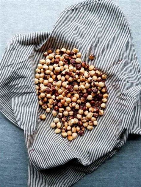 how-to-toast-and-skin-hazelnuts-simple-in-only-15 image