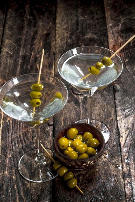 how-to-make-a-martini-best-classic image