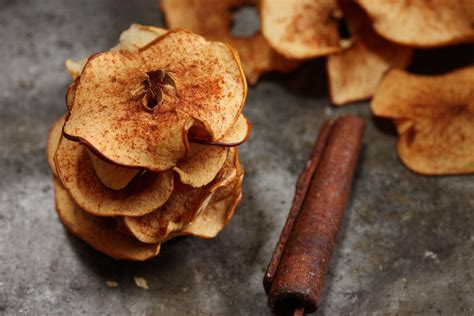 how-to-make-apple-chips-in-air-fryer-the-leaf image