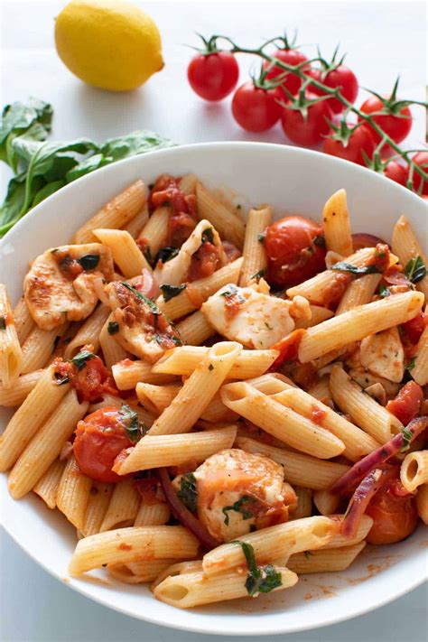 easy-mediterranean-halloumi-pasta-hint-of-healthy image