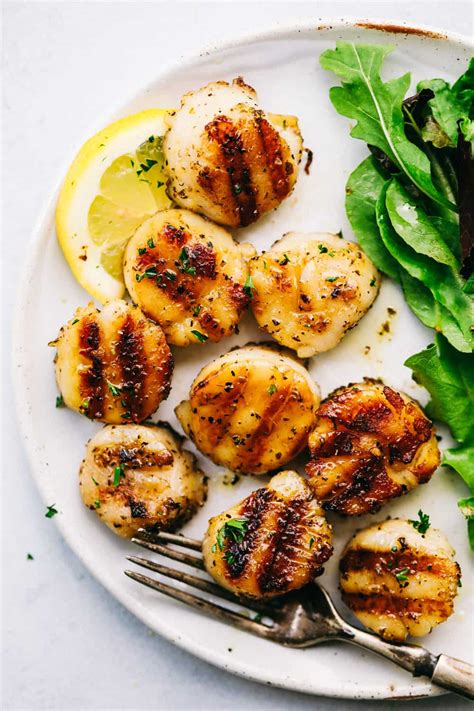 grilled-lemon-garlic-scallops-the-recipe-critic image