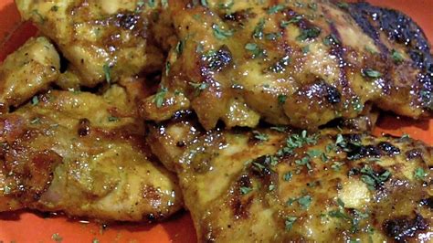 honey-curry-chicken-thighs-recipe-divascancookcom image