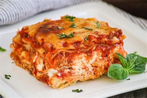 moms-lasagna-recipe-comfort-food-365-days-of-baking image