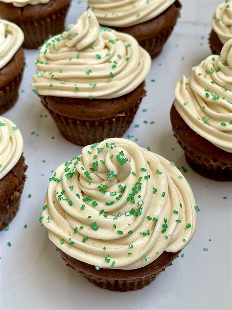 guinness-cupcakes-with-baileys-frosting-figgin image