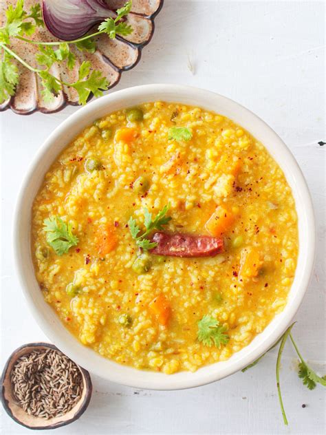 indian-khichdi-recipe-rice-and-lentil-porridge-cooking image