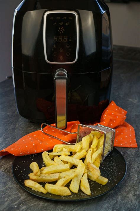 air-fryer-chips-healthy-homemade-chunky-cut image