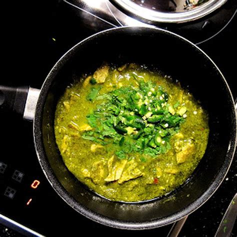 chicken-hara-masala-chicken-in-a-green-masala image