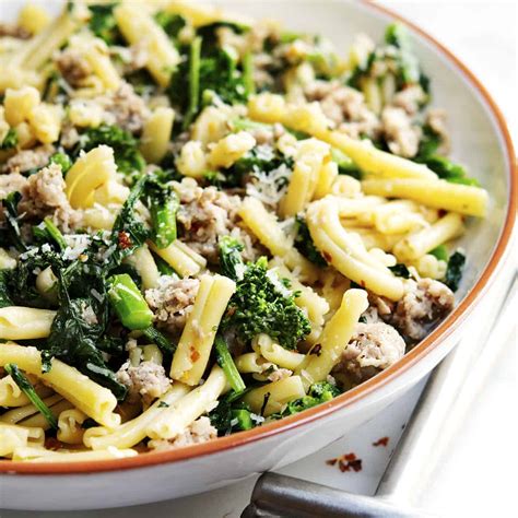 broccoli-rabe-and-sausage-pasta-pinch-and-swirl image