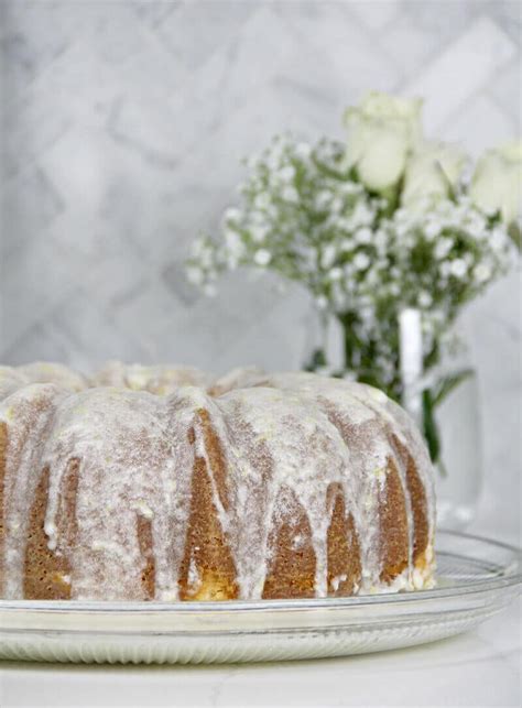 easy-lemon-pound-cake-with-lemon-glaze image