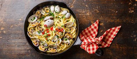 spaghetti-alle-vongole-traditional-pasta-from image