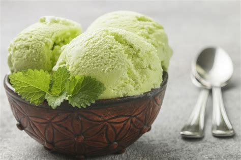 delicious-kiwi-ice-cream-recipe-kiwi image