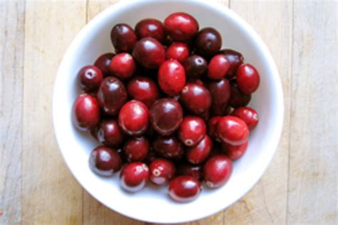 whats-the-best-way-to-bake-with-fresh-cranberries image