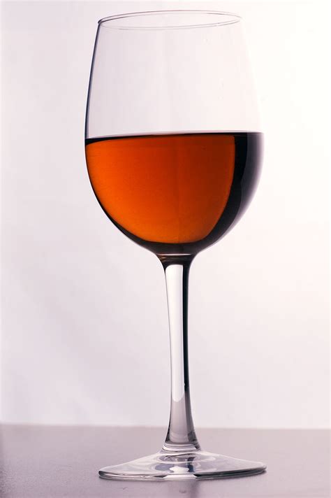 kir-cocktail-wikipedia image