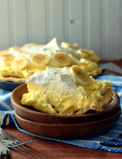 easy-no-bake-banana-cream-pie-recipe-nelliebelliecom image