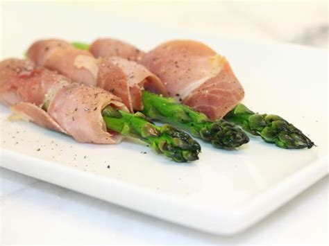 grilled-prosciutto-wrapped-asparagus-recipe-food image