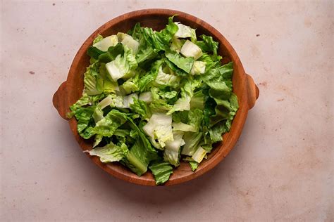 ensalada-verde-simple-green-salad-recipe-the-spruce image