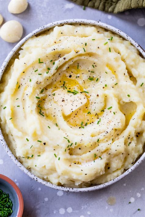 garlic-mashed-potatoes-skinnytaste image