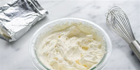 how-to-make-cream-cheese-whipped-cream image