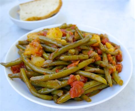 authentic-greek-green-beans-fasolakia image