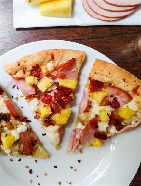 hawaiian-pizza-recipe-with-pineapple-and image