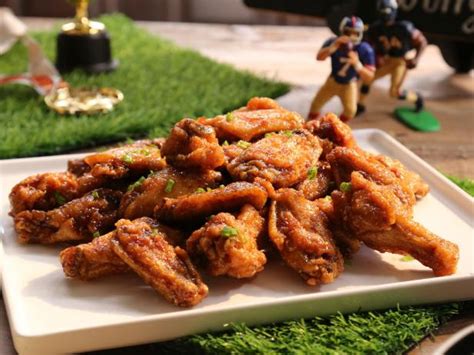fried-sticky-hoisin-wings-recipe-valerie-bertinelli-food image