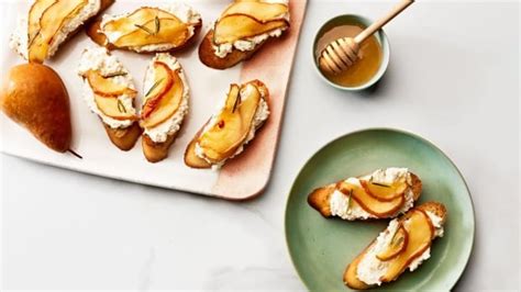 honey-roasted-pear-ricotta-crostini-a-creamy image