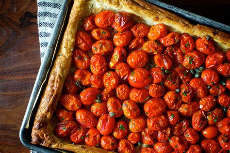 herbed-tomato-and-roasted-garlic-tart-smitten-kitchen image