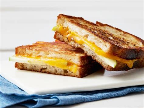 cheddar-and-apple-grilled-cheese-sandwiches-food image
