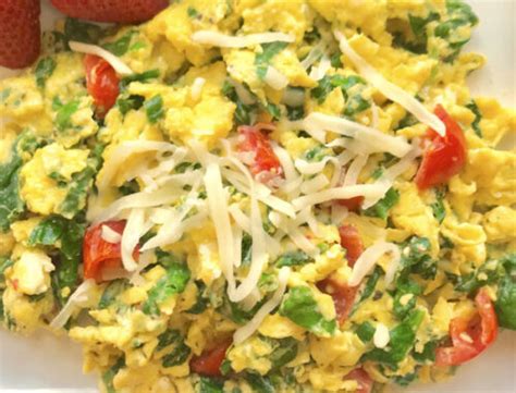 best-veggie-scrambled-eggs-with-cheese-eat-well-to-be image