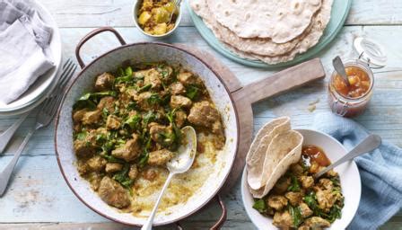saag-gosht-lamb-and-spinach-curry-with-chapatis-bbc image