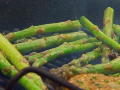 grilled-asparagus-with-lemon-and-olive-oil-food image