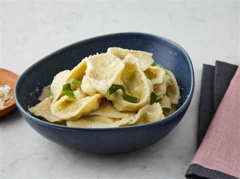 tortellini-with-spinach-ricotta-filling-and-parmesan image