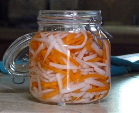 vietnamese-daikon-and-carrot-pickle-recipe-do-chua image