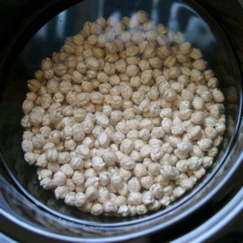 how-to-cook-chickpeas-in-a-slow-cooker-the image