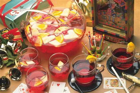 english-christmas-punch-recipe-with-rum-and-red image