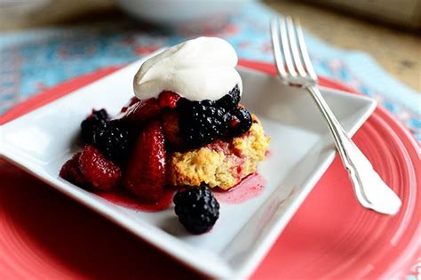 mixed-berry-shortcake-the-pioneer-woman image